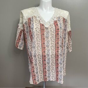 New Gigio Women Small Floral Crochet Lace Trim Bell Half Sleeve V-Neck Tunic Top